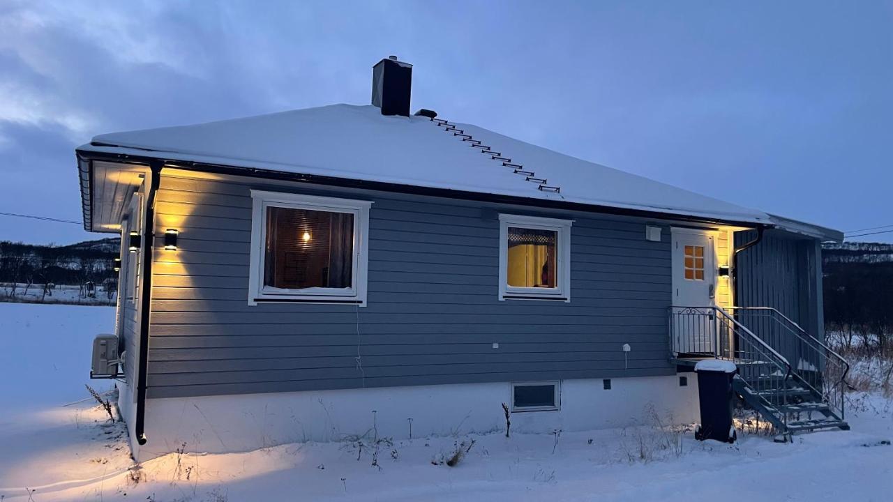 Koselig Hus I Sentrum Av Olderfjord Russenes エクステリア 写真